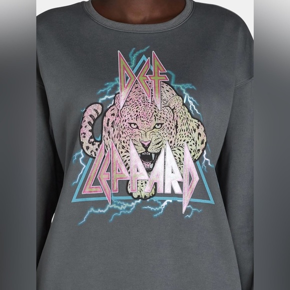 Women’s Def Leppard Graphic Fleece Lined Crewneck Sweatshirt in Color Gray - Picture 5 of 5
